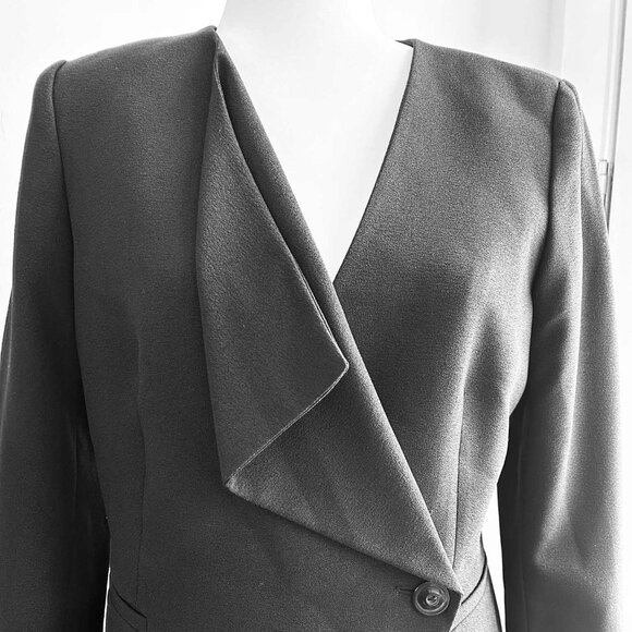 Tahari by Arthur S. Levine Black Draped Wrap V-Neck Asymmetric Blazer – US 8 - Picture 5 of 9